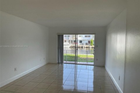 Condominio en venta en North Miami Beach, Florida, 2 dormitorios, 78.69 m2 № 1017892 - foto 14