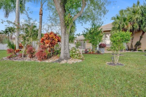 House in Lake Worth, Florida 4 bedrooms, 216.37 sq.m. № 1076791 - photo 8