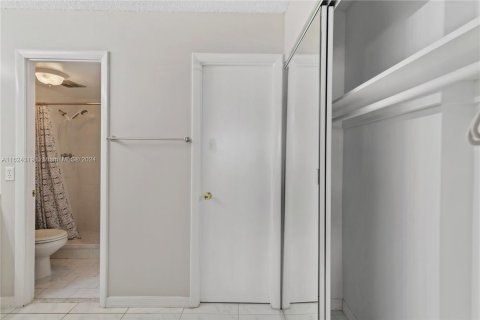 Copropriété à vendre à Hallandale Beach, Floride: 2 chambres, 111.48 m2 № 1271350 - photo 17