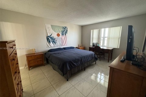 Copropriété à vendre à Hallandale Beach, Floride: 2 chambres, 111.48 m2 № 1271350 - photo 6