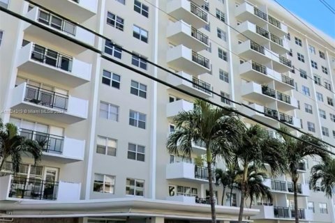 Copropriété à vendre à Hallandale Beach, Floride: 2 chambres, 111.48 m2 № 1271350 - photo 14