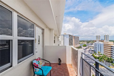 Copropriété à vendre à Hallandale Beach, Floride: 2 chambres, 111.48 m2 № 1271350 - photo 24