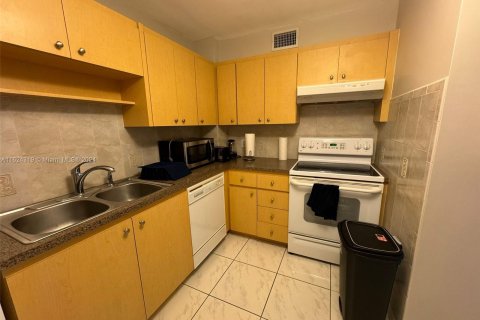 Condo in Hallandale Beach, Florida, 2 bedrooms  № 1271350 - photo 3