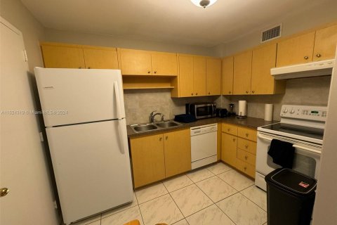 Copropriété à vendre à Hallandale Beach, Floride: 2 chambres, 111.48 m2 № 1271350 - photo 2