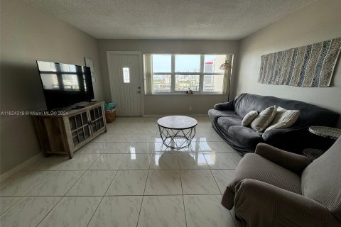 Condominio en venta en Hallandale Beach, Florida, 2 dormitorios, 111.48 m2 № 1271350 - foto 5