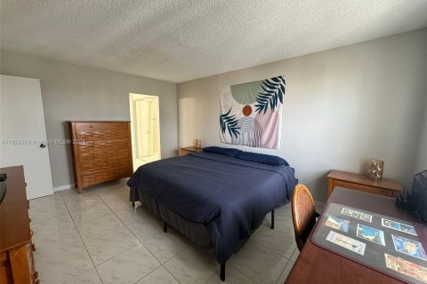 Condo in Hallandale Beach, Florida, 2 bedrooms  № 1271350 - photo 7