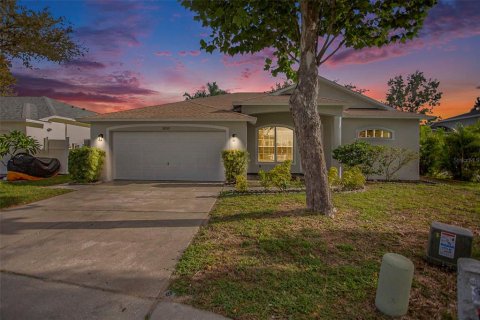 House in Tarpon Springs, Florida 4 bedrooms, 180.23 sq.m. № 1347192 - photo 1