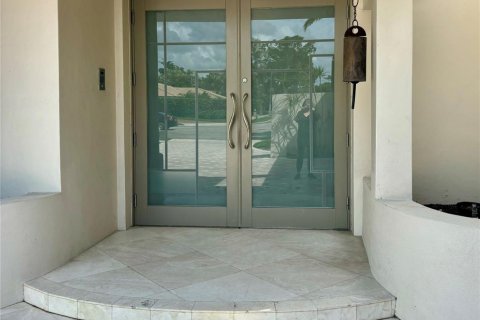 House in Hollywood, Florida 5 bedrooms, 419.73 sq.m. № 1044019 - photo 13
