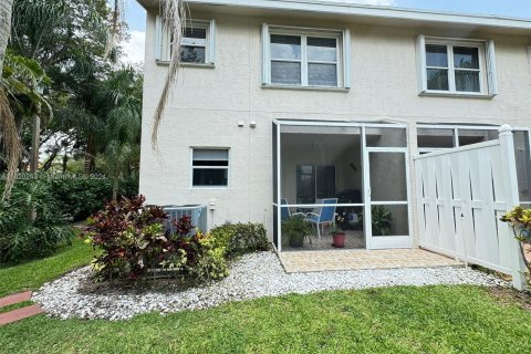 Townhouse in Greenacres, Florida 2 bedrooms, 134.62 sq.m. № 1241283 - photo 15