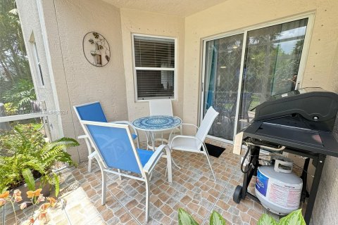 Townhouse in Greenacres, Florida 2 bedrooms, 134.62 sq.m. № 1241283 - photo 14