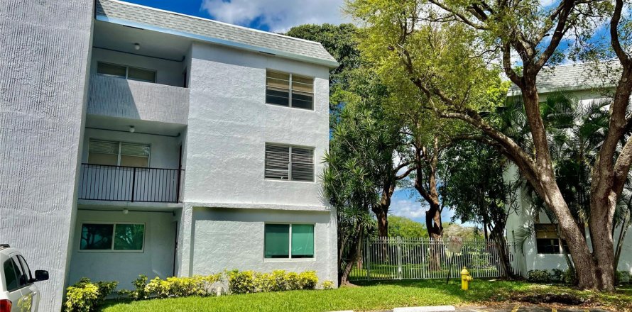 Condominio en Tamarac, Florida, 2 dormitorios  № 1075795