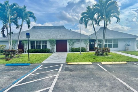 Copropriété à vendre à Tamarac, Floride: 2 chambres, 111.48 m2 № 1075795 - photo 19