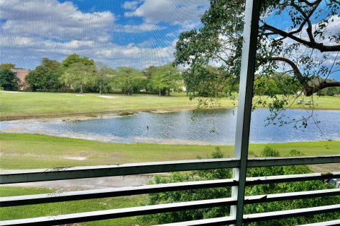 Condo in Tamarac, Florida, 2 bedrooms  № 1075795 - photo 7