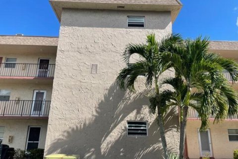 Condominio en venta en Palm Springs, Florida, 1 dormitorio, 83.7 m2 № 1047619 - foto 3