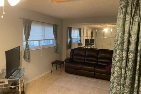 Condominio en venta en Palm Springs, Florida, 1 dormitorio, 83.7 m2 № 1047619 - foto 24