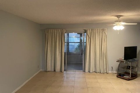 Condominio en venta en Palm Springs, Florida, 1 dormitorio, 83.7 m2 № 1047619 - foto 25