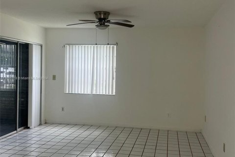 Condo in Miami, Florida, 2 bedrooms  № 1380353 - photo 6