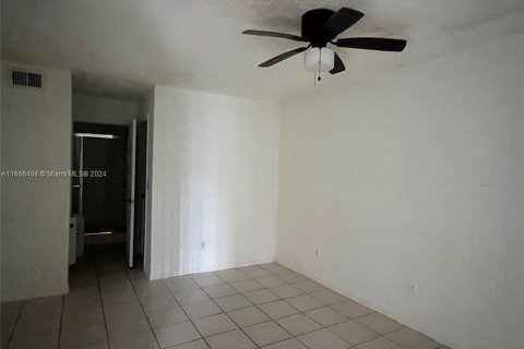 Condo in Miami, Florida, 2 bedrooms  № 1380353 - photo 11