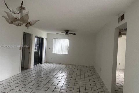 Condo in Miami, Florida, 2 bedrooms  № 1380353 - photo 9