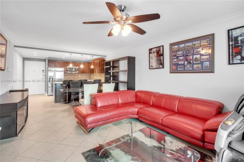 Copropriété à vendre à Fort Lauderdale, Floride: 2 chambres, 70.23 m2 № 1380192 - photo 13