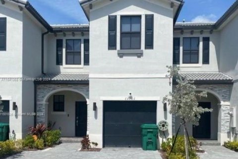 Townhouse in Homestead, Florida 3 bedrooms № 1320703 - photo 1