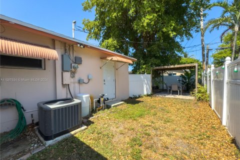 House in Dania Beach, Florida 2 bedrooms, 106.19 sq.m. № 1227187 - photo 29