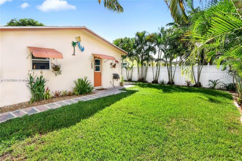 Villa ou maison à vendre à Dania Beach, Floride: 2 chambres, 106.19 m2 № 1227187 - photo 2