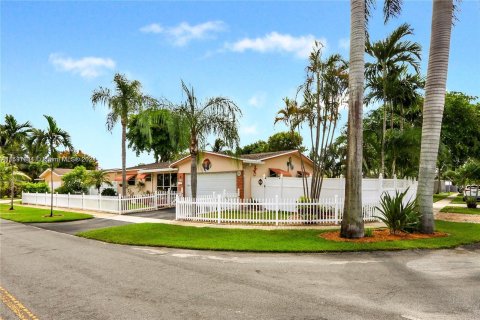 Villa ou maison à vendre à Dania Beach, Floride: 2 chambres, 106.19 m2 № 1227187 - photo 1