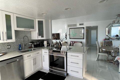 Copropriété à vendre à North Miami Beach, Floride: 3 chambres, 134.71 m2 № 1360802 - photo 9