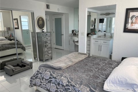 Copropriété à vendre à North Miami Beach, Floride: 3 chambres, 134.71 m2 № 1360802 - photo 12