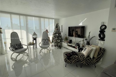 Copropriété à vendre à North Miami Beach, Floride: 3 chambres, 134.71 m2 № 1360802 - photo 2