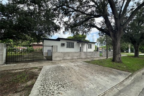 Casa en venta en Miami, Florida, 2 dormitorios, 102.75 m2 № 1360707 - foto 9