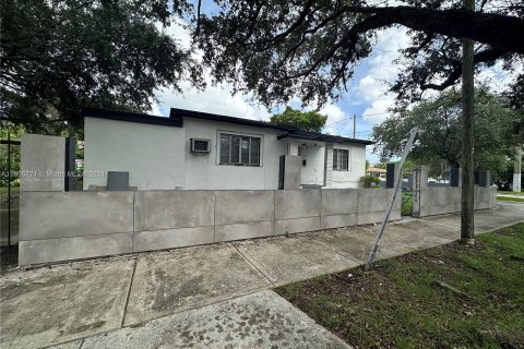 House in Miami, Florida 2 bedrooms, 102.75 sq.m. № 1360707 - photo 3