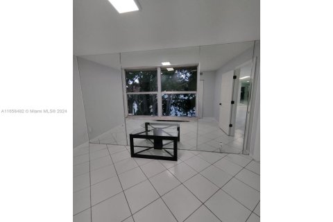 Copropriété à vendre à Lauderhill, Floride: 2 chambres, 111.48 m2 № 1360758 - photo 12