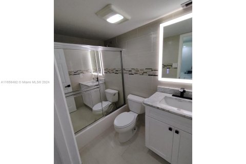 Condominio en venta en Lauderhill, Florida, 2 dormitorios, 111.48 m2 № 1360758 - foto 14