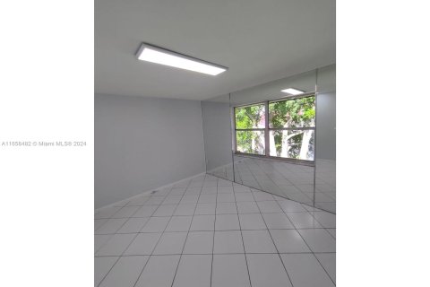 Copropriété à vendre à Lauderhill, Floride: 2 chambres, 111.48 m2 № 1360758 - photo 13