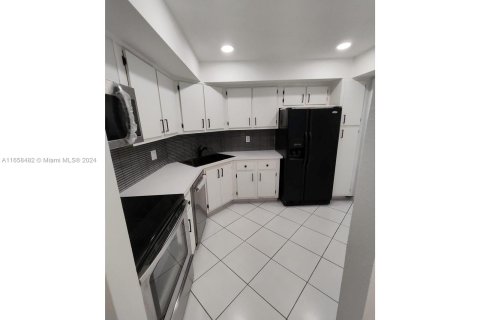 Condominio en venta en Lauderhill, Florida, 2 dormitorios, 111.48 m2 № 1360758 - foto 3