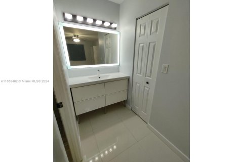 Condominio en venta en Lauderhill, Florida, 2 dormitorios, 111.48 m2 № 1360758 - foto 19