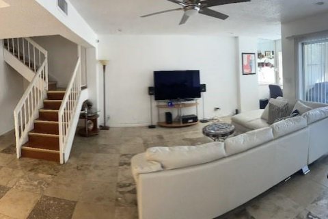 Townhouse in Lauderhill, Florida 3 bedrooms, 190.45 sq.m. № 1018097 - photo 13