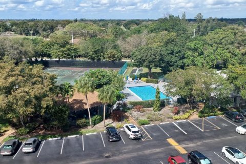 Condo in Lauderhill, Florida, 2 bedrooms  № 1018246 - photo 1