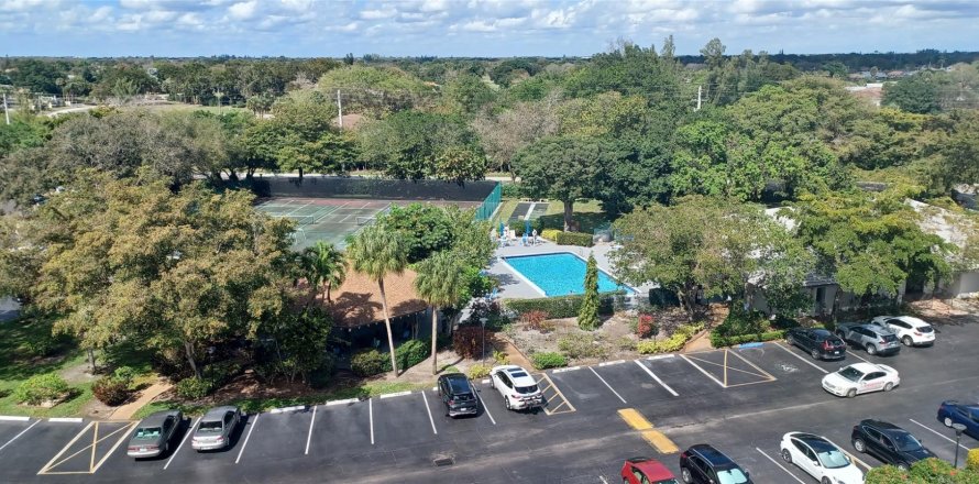 Condo in Lauderhill, Florida, 2 bedrooms  № 1018246