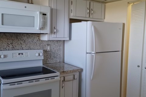 Condo in Lauderhill, Florida, 2 bedrooms  № 1018246 - photo 19