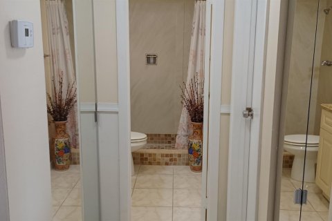 Condo in Lauderhill, Florida, 2 bedrooms  № 1018246 - photo 25