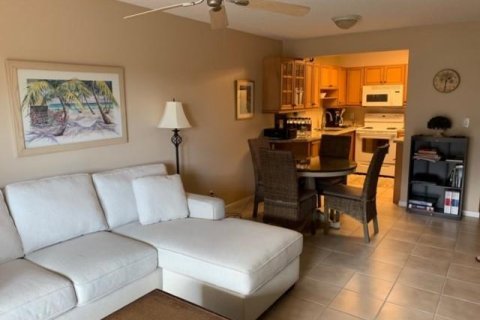 Condo in Pompano Beach, Florida, 1 bedroom  № 1018245 - photo 2