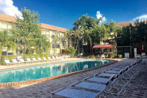 Condo in Pompano Beach, Florida, 1 bedroom  № 1018245 - photo 5