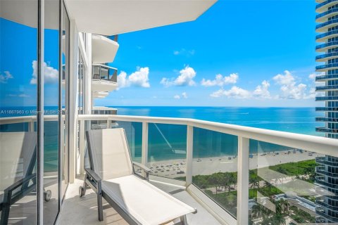 Condo in Miami Beach, Florida, 2 bedrooms  № 1384639 - photo 24