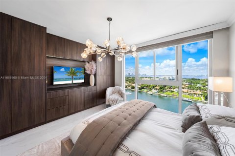 Condo in Miami Beach, Florida, 2 bedrooms  № 1384639 - photo 15