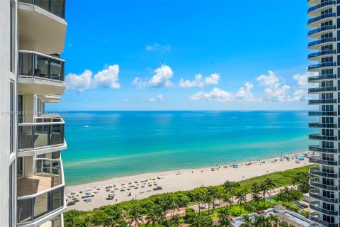 Condo in Miami Beach, Florida, 2 bedrooms  № 1384639 - photo 25