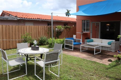 House in Miami, Florida 3 bedrooms, 187.66 sq.m. № 1384550 - photo 14