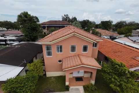 House in Miami, Florida 3 bedrooms, 187.66 sq.m. № 1384550 - photo 1